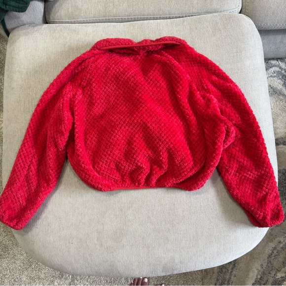 Red Fuzzy Textured Zip-Up Cropped Jacket - Picture 6 of 10